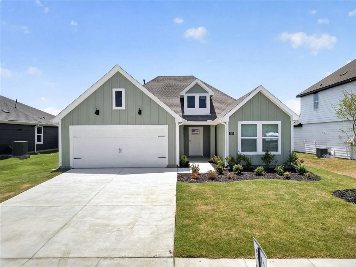 717 Sweet Pea Dr - Photo 2 of 36