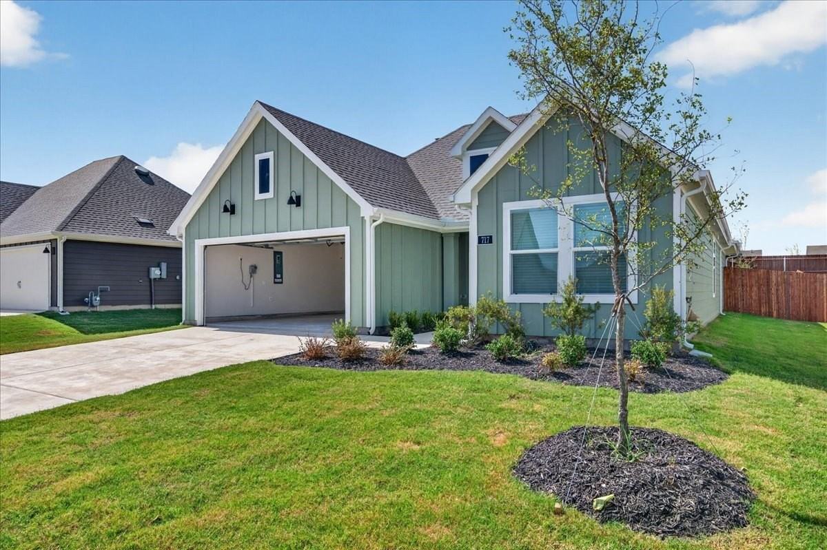 717 Sweet Pea Dr - Photo 3 of 36