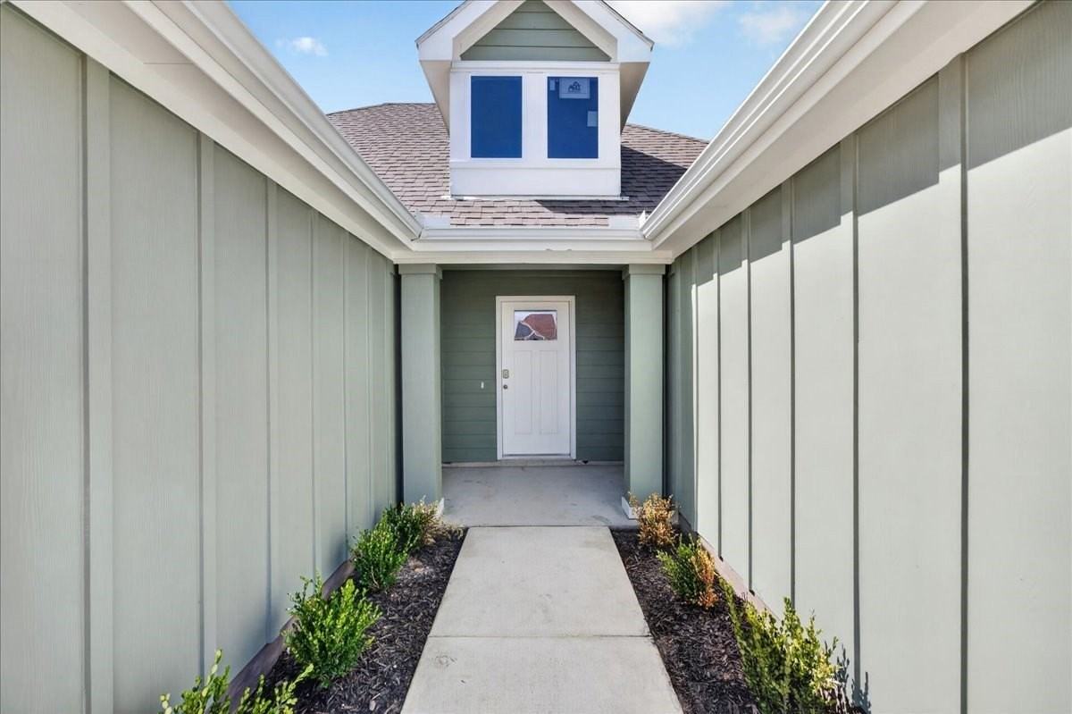 717 Sweet Pea Dr - Photo 4 of 36