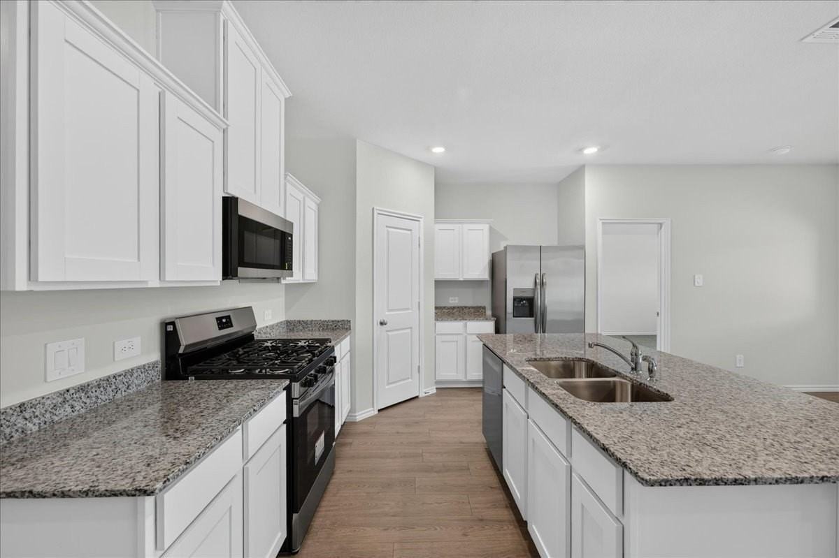 717 Sweet Pea Dr - Photo 6 of 36