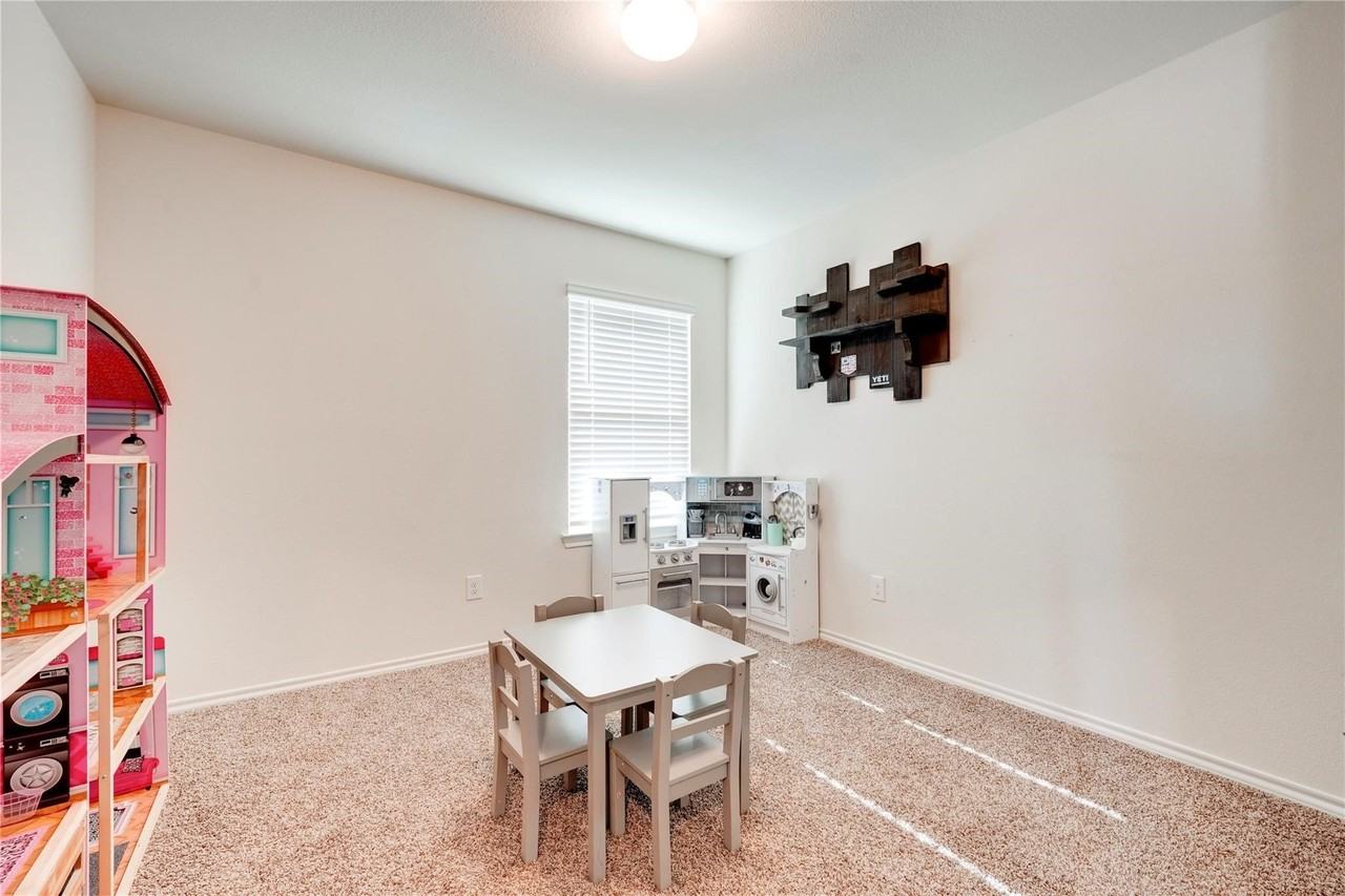 830 Rustic Way - Photo 5 of 33
