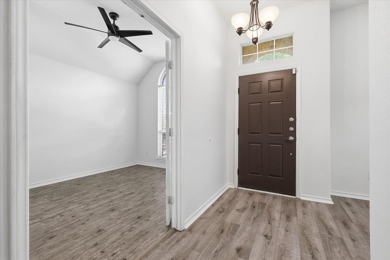 5625 Overland Dr - Photo 3 of 37