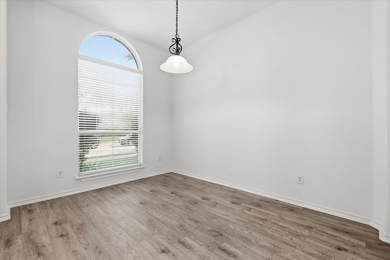 5625 Overland Dr - Photo 5 of 37