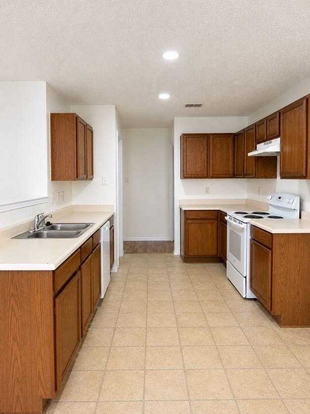 1216 Wisdom Dr - Photo 3 of 13