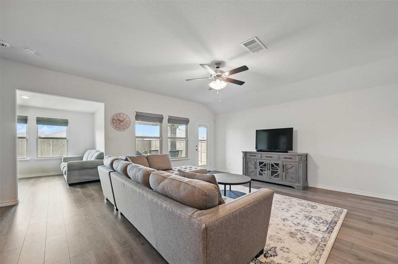 312 Duke Ct - Photo 6 of 29