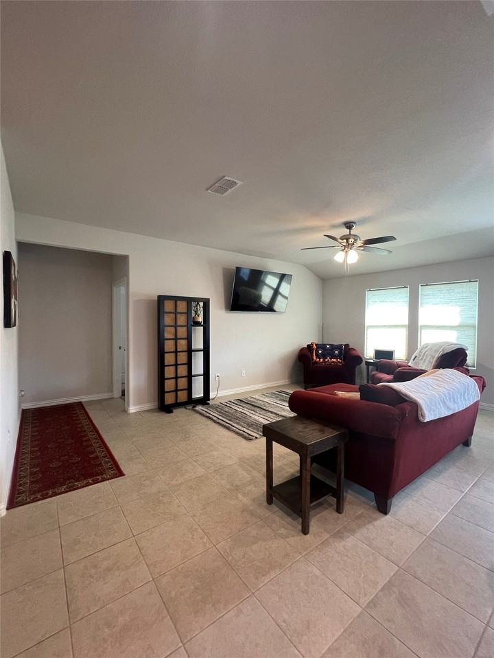 6304 Dry Gulch Trl - Photo 3 of 31