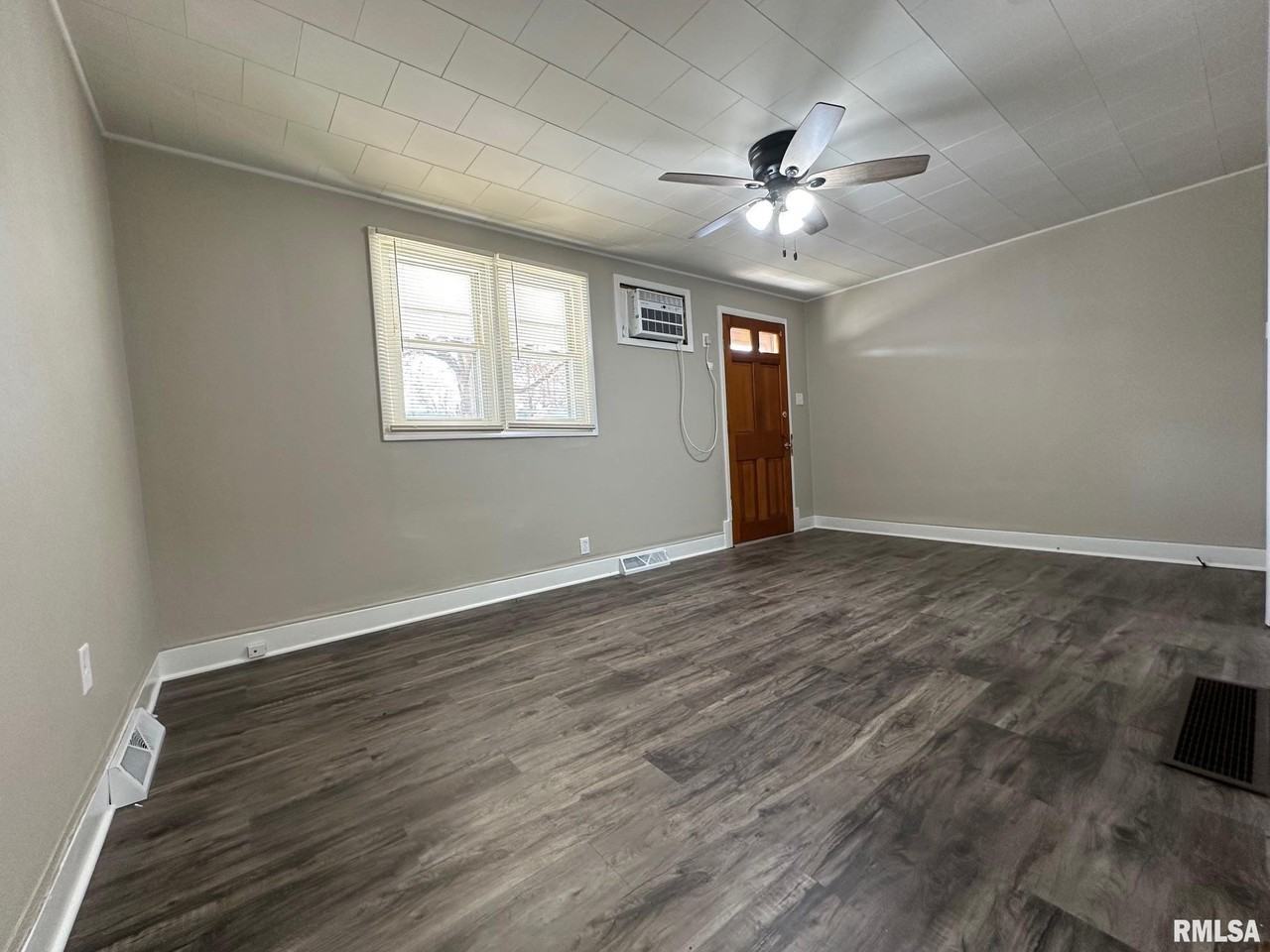 825 Ruth Ave - Photo 2 of 10