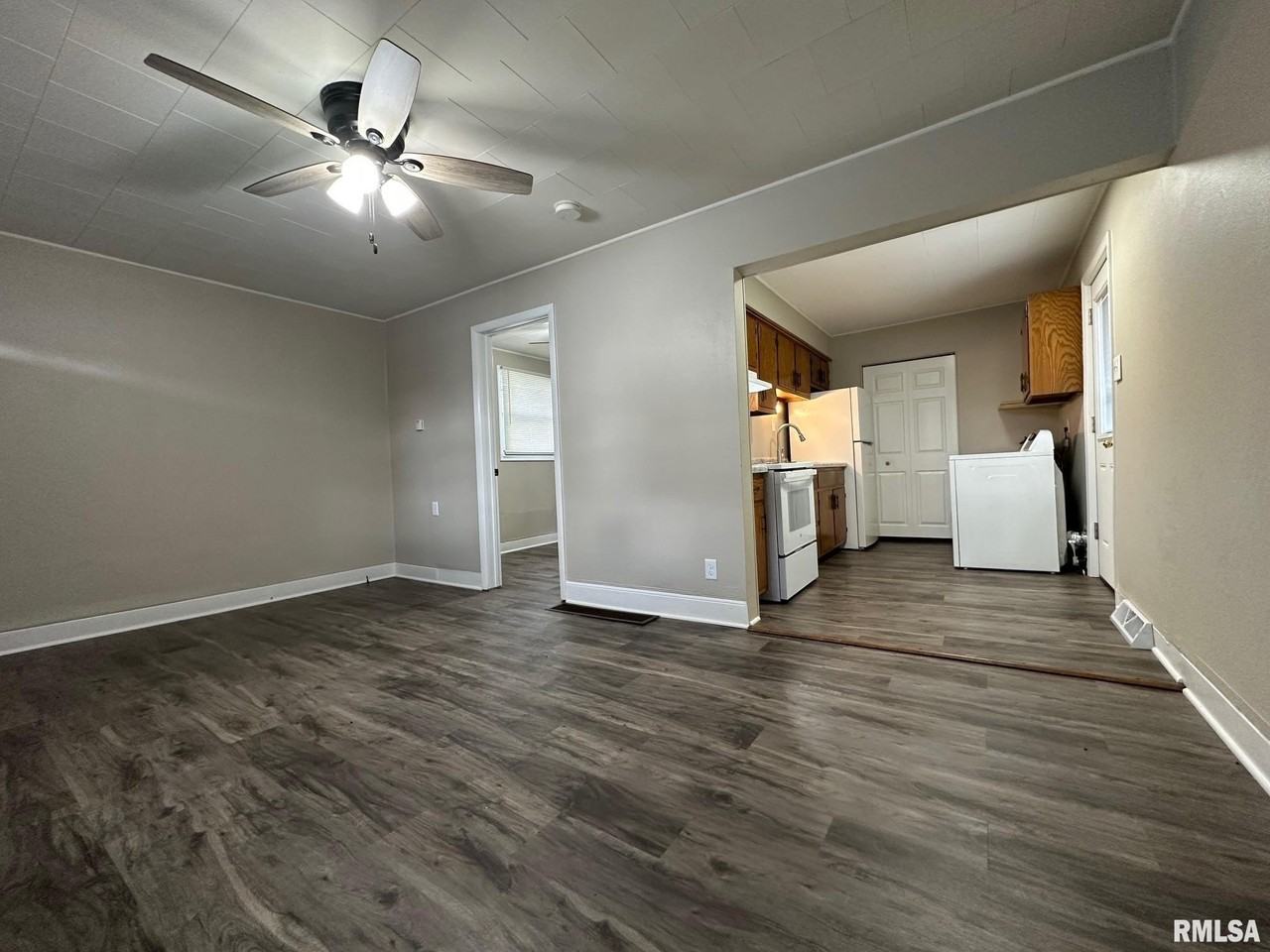 825 Ruth Ave - Photo 3 of 10