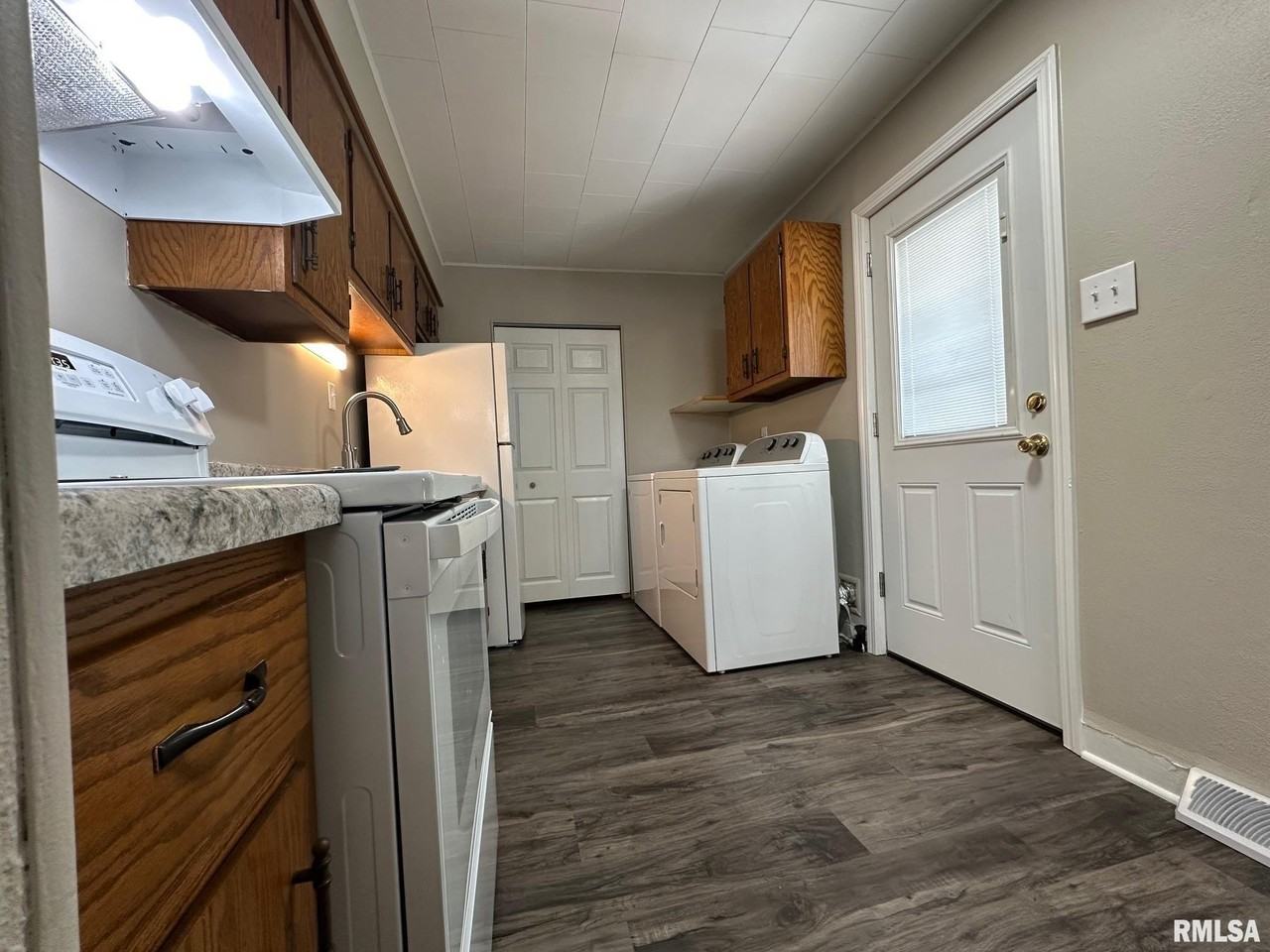 825 Ruth Ave - Photo 5 of 10