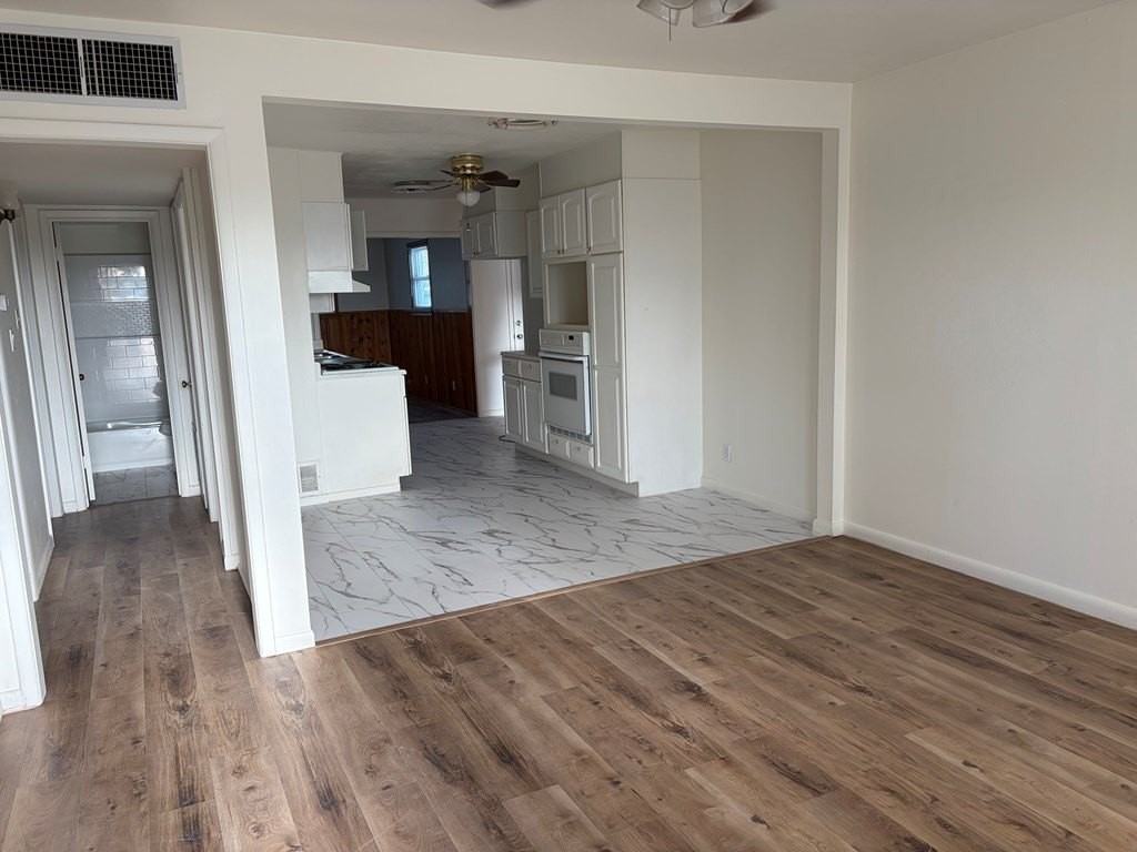 604 Steakley St - Photo 4 of 21