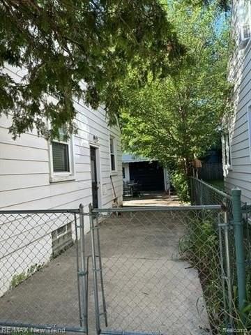 576 Bennaville Ave - Photo 2 of 2