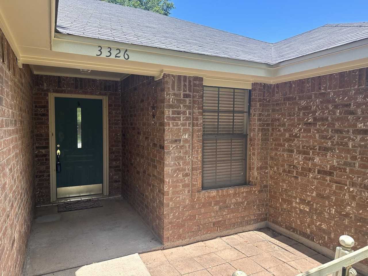 3326 Maplewood Dr - Photo 3 of 21