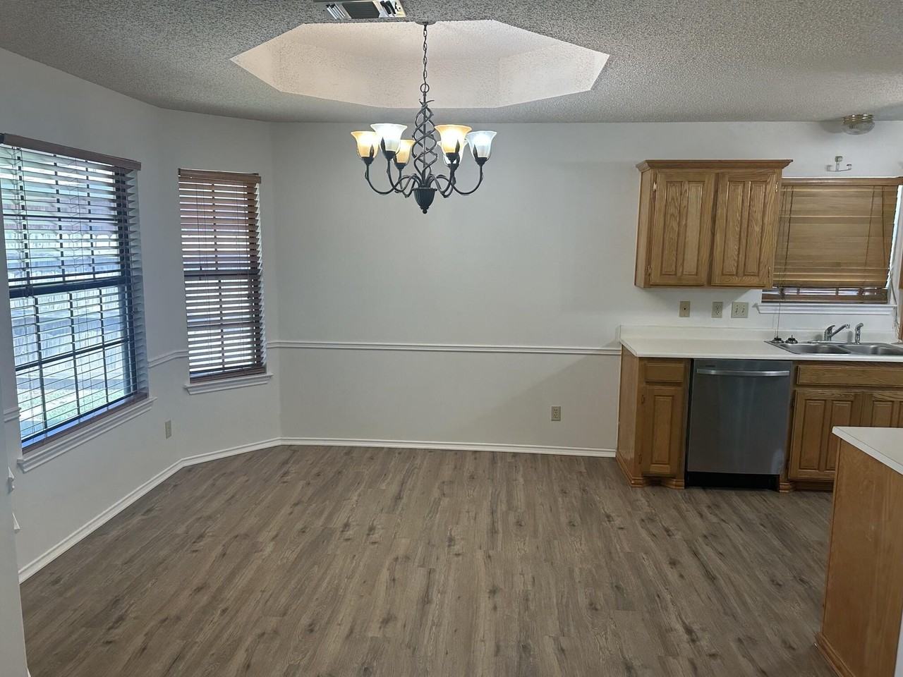 3326 Maplewood Dr - Photo 5 of 21