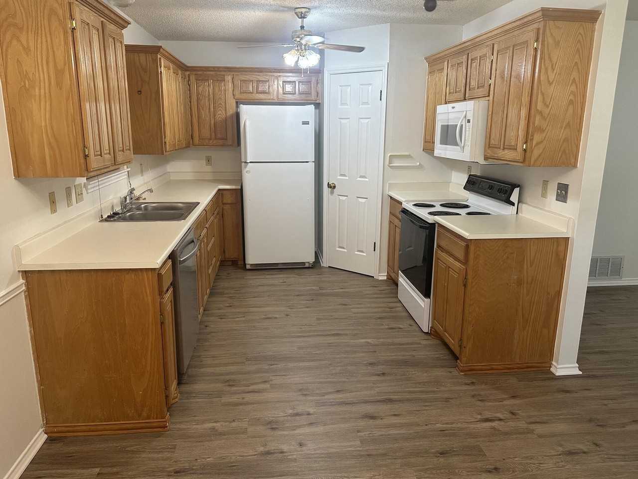 3326 Maplewood Dr - Photo 6 of 21