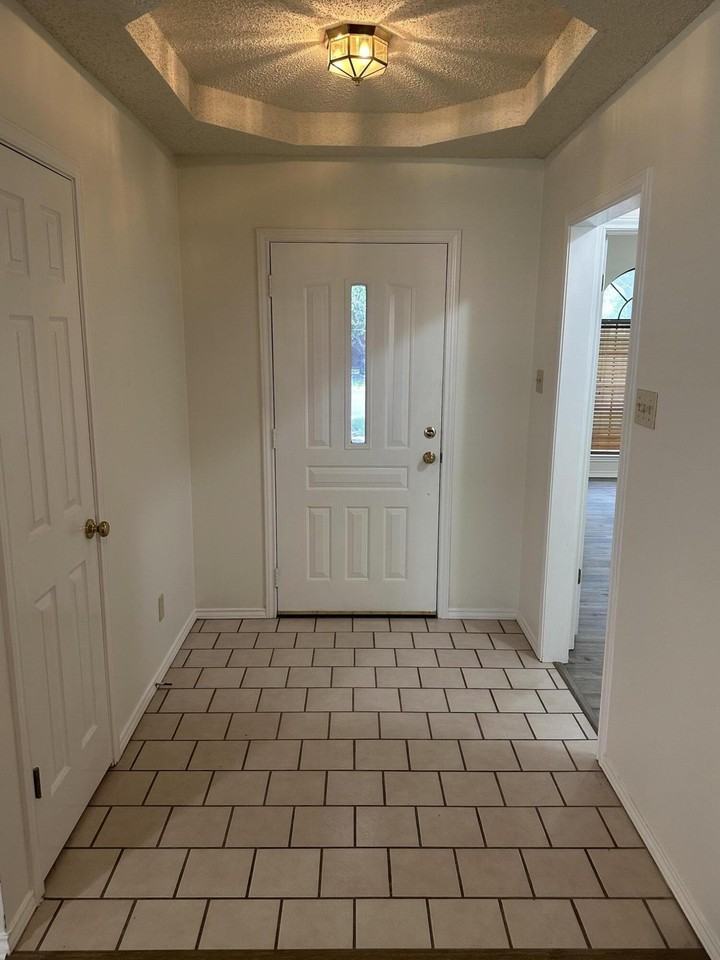 3326 Maplewood Dr - Photo 7 of 21