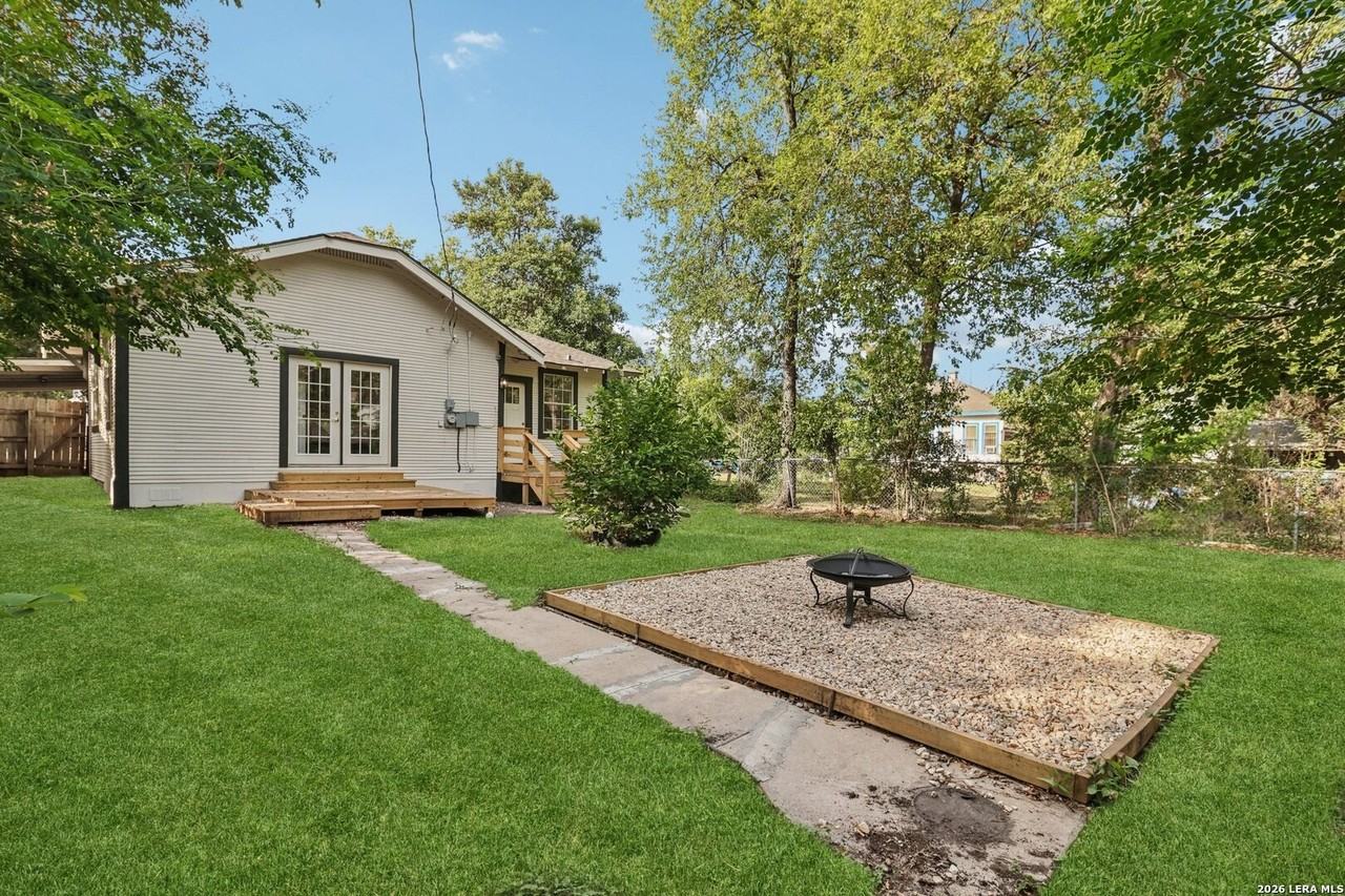 1119 W Huisache Ave - Photo 2 of 32