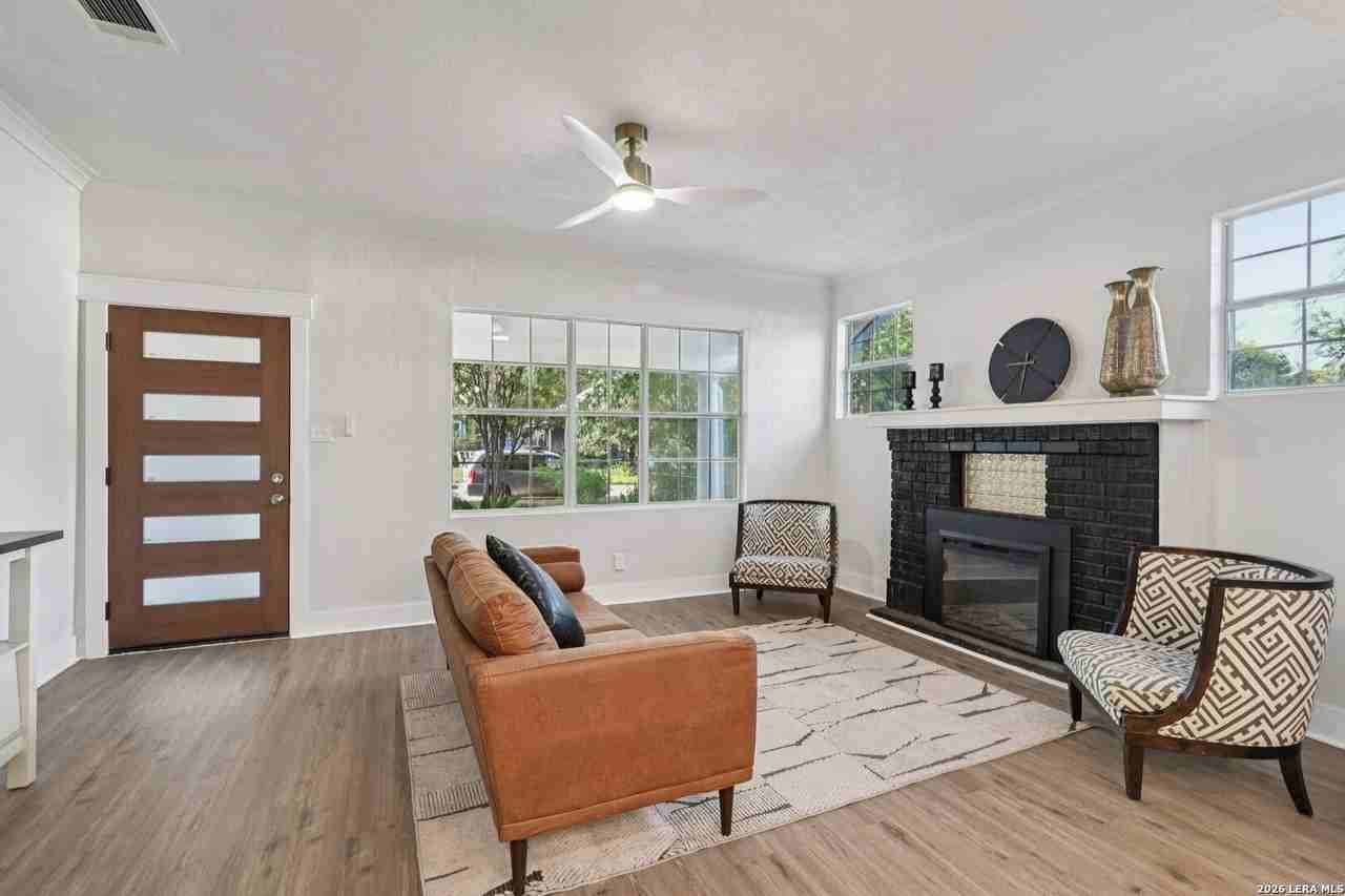 1119 W Huisache Ave - Photo 7 of 32