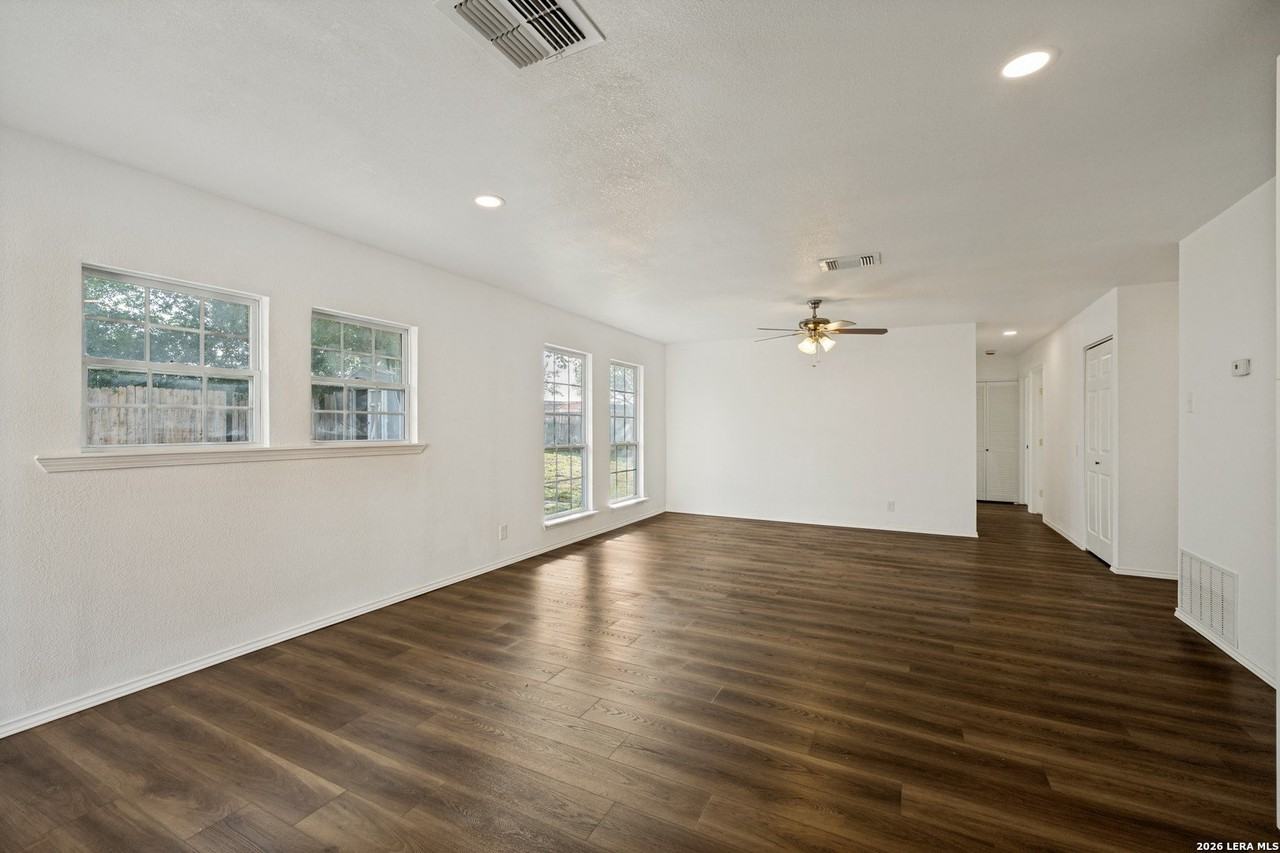 5611 Green Manor St - Photo 2 of 13