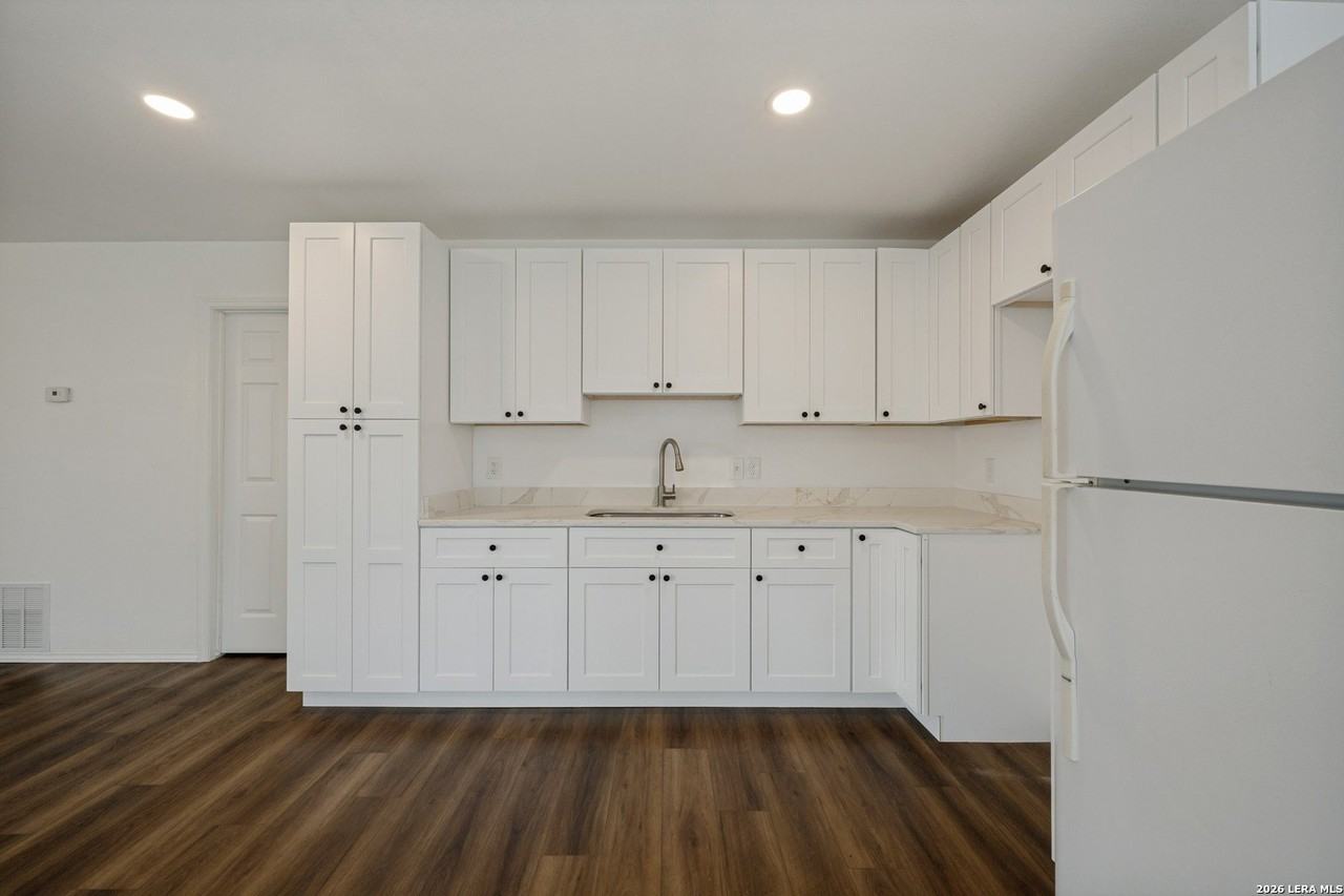 5611 Green Manor St - Photo 3 of 13
