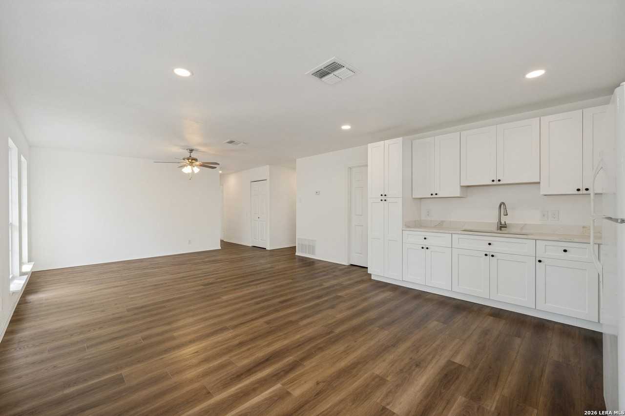 5611 Green Manor St - Photo 4 of 13