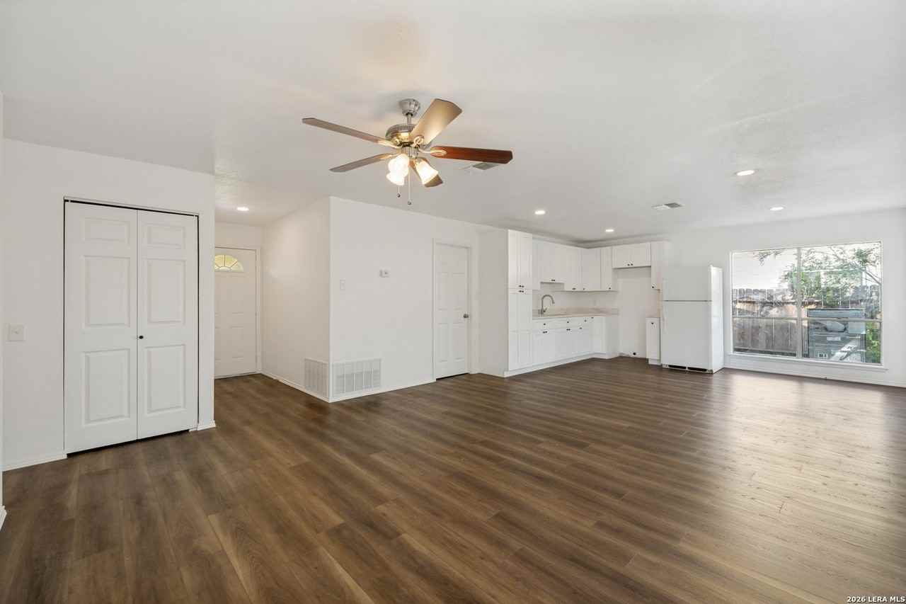 5611 Green Manor St - Photo 5 of 13