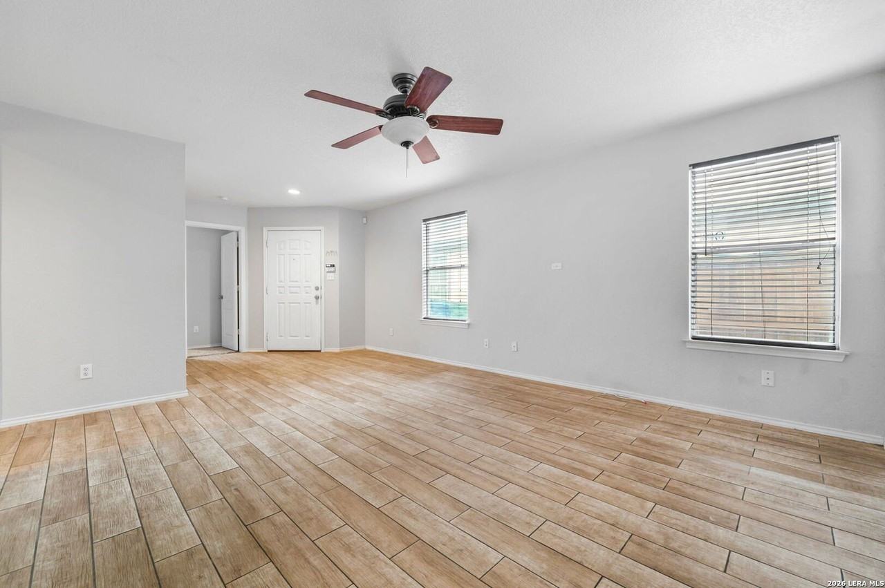 323 Amberdale Oak - Photo 7 of 19