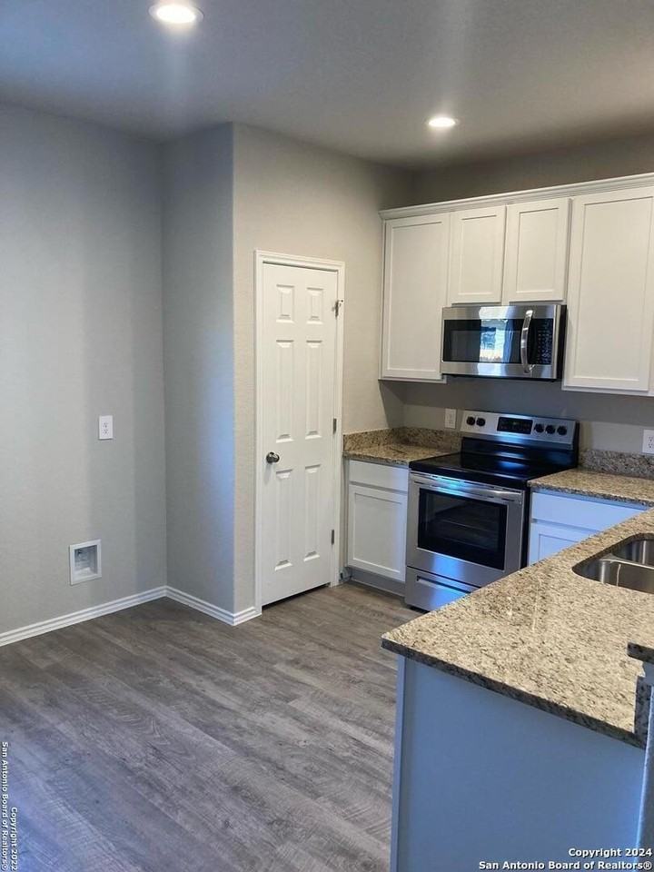 7436 Capstone Rdg - Photo 5 of 14