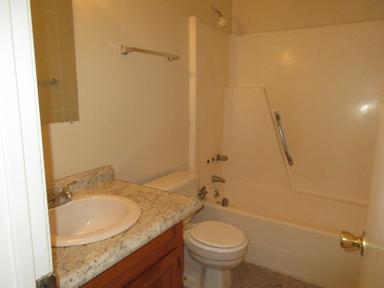 211 W Hampton Ave #7 - Photo 5 of 8