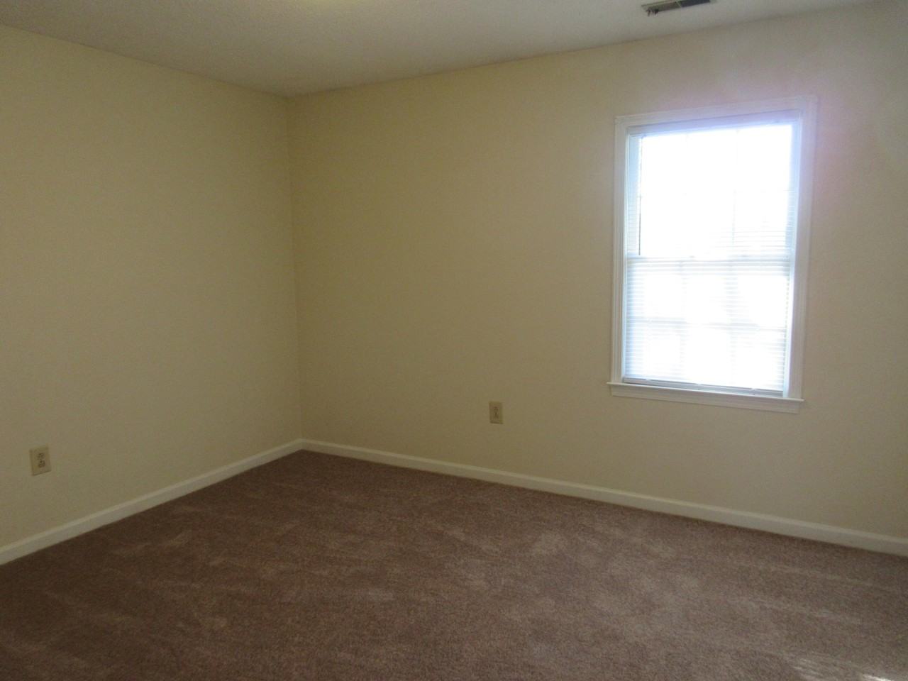 211 W Hampton Ave #7 - Photo 6 of 8