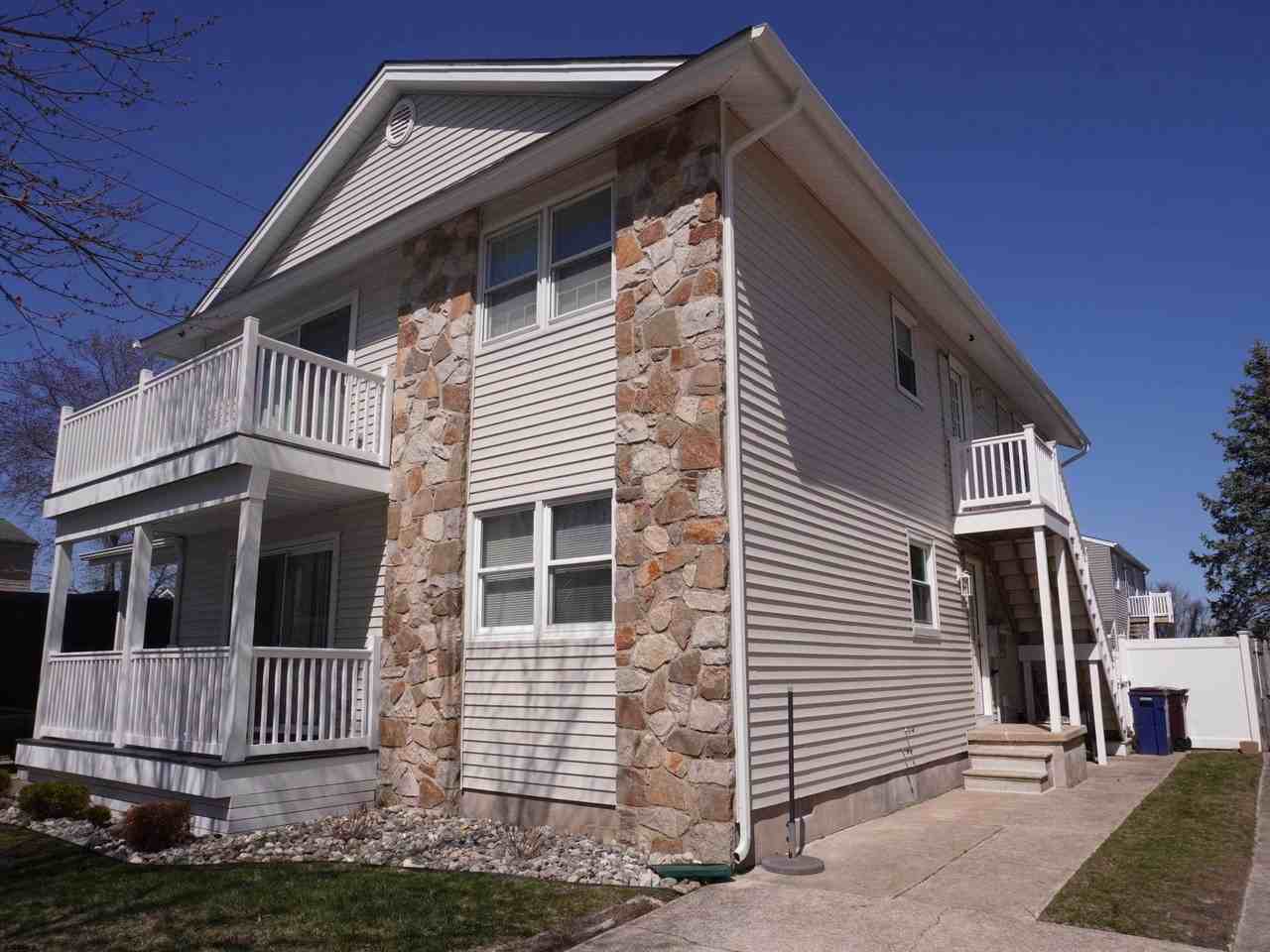 453 Berkshire Dr - Photo 2 of 21