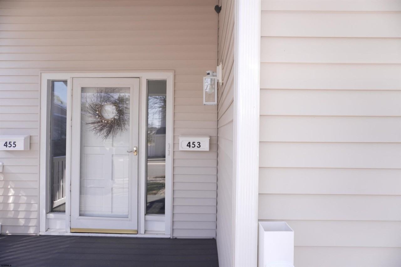 453 Berkshire Dr - Photo 3 of 21