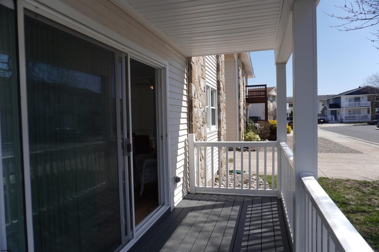 453 Berkshire Dr - Photo 4 of 21