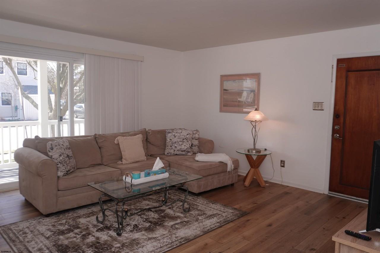 453 Berkshire Dr - Photo 6 of 21