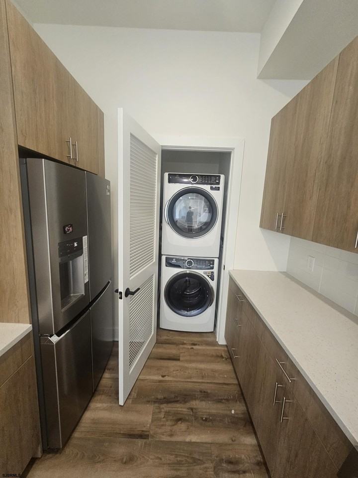 124 Saint James Pl #7 - Photo 5 of 44