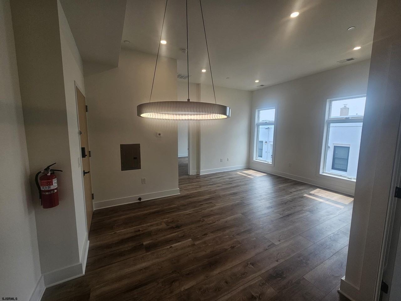 124 Saint James Pl #7 - Photo 7 of 44
