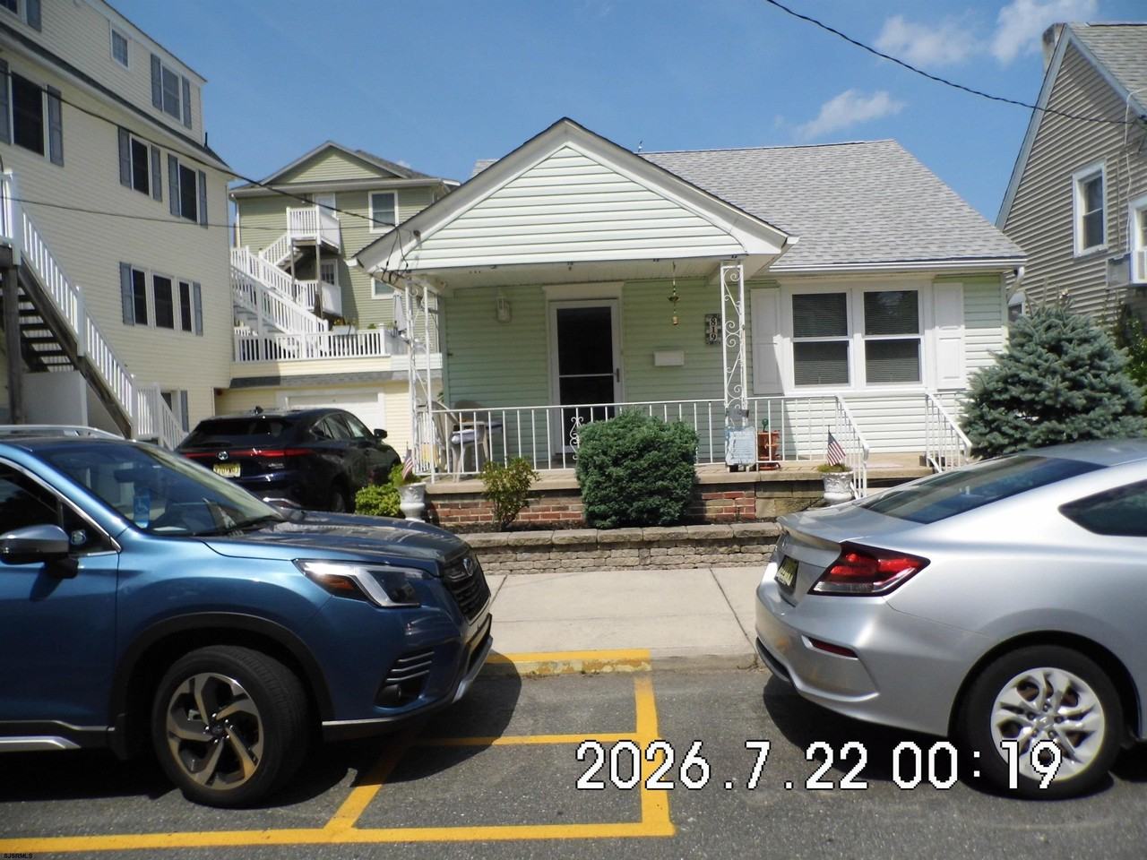 819 Pelham Pl - Photo 4 of 33