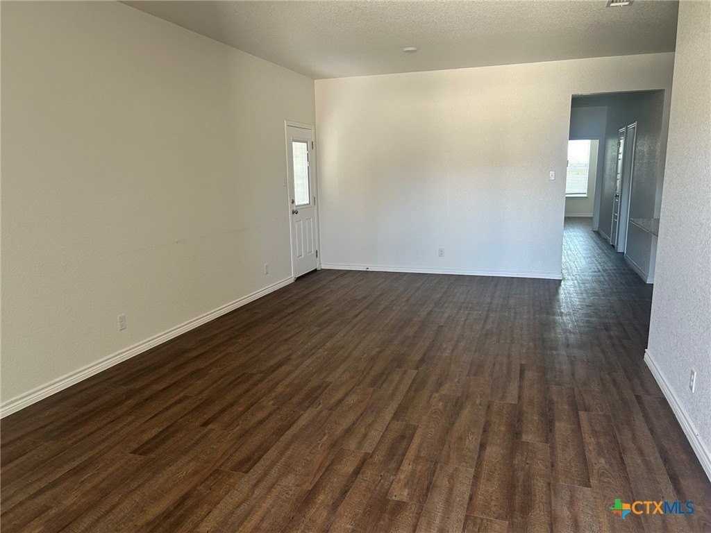 1101 Carlsberg Dr - Photo 2 of 7