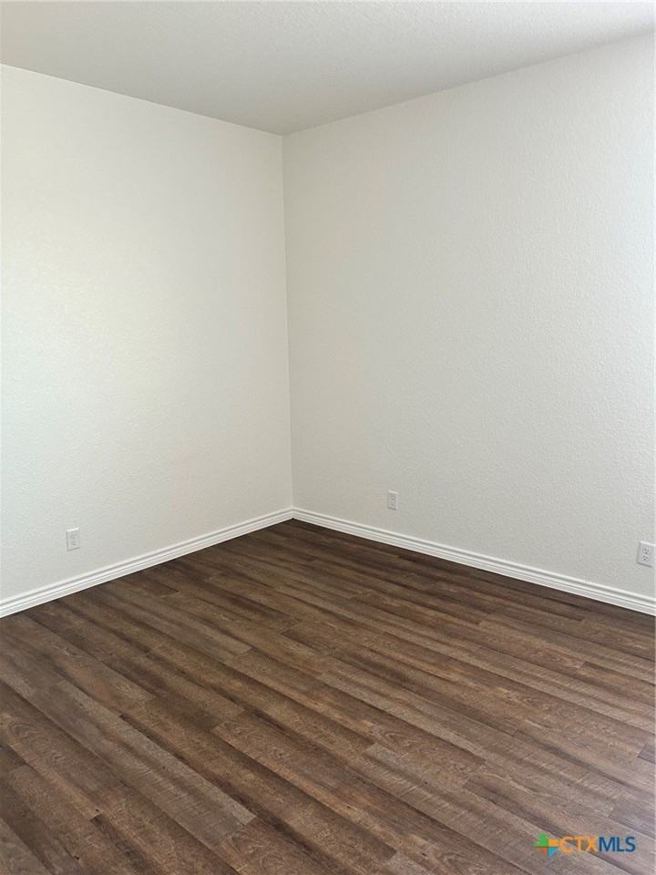 1101 Carlsberg Dr - Photo 7 of 7