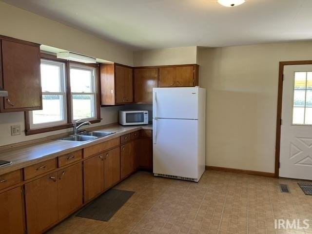 4670 Breeze Rd - Photo 4 of 20