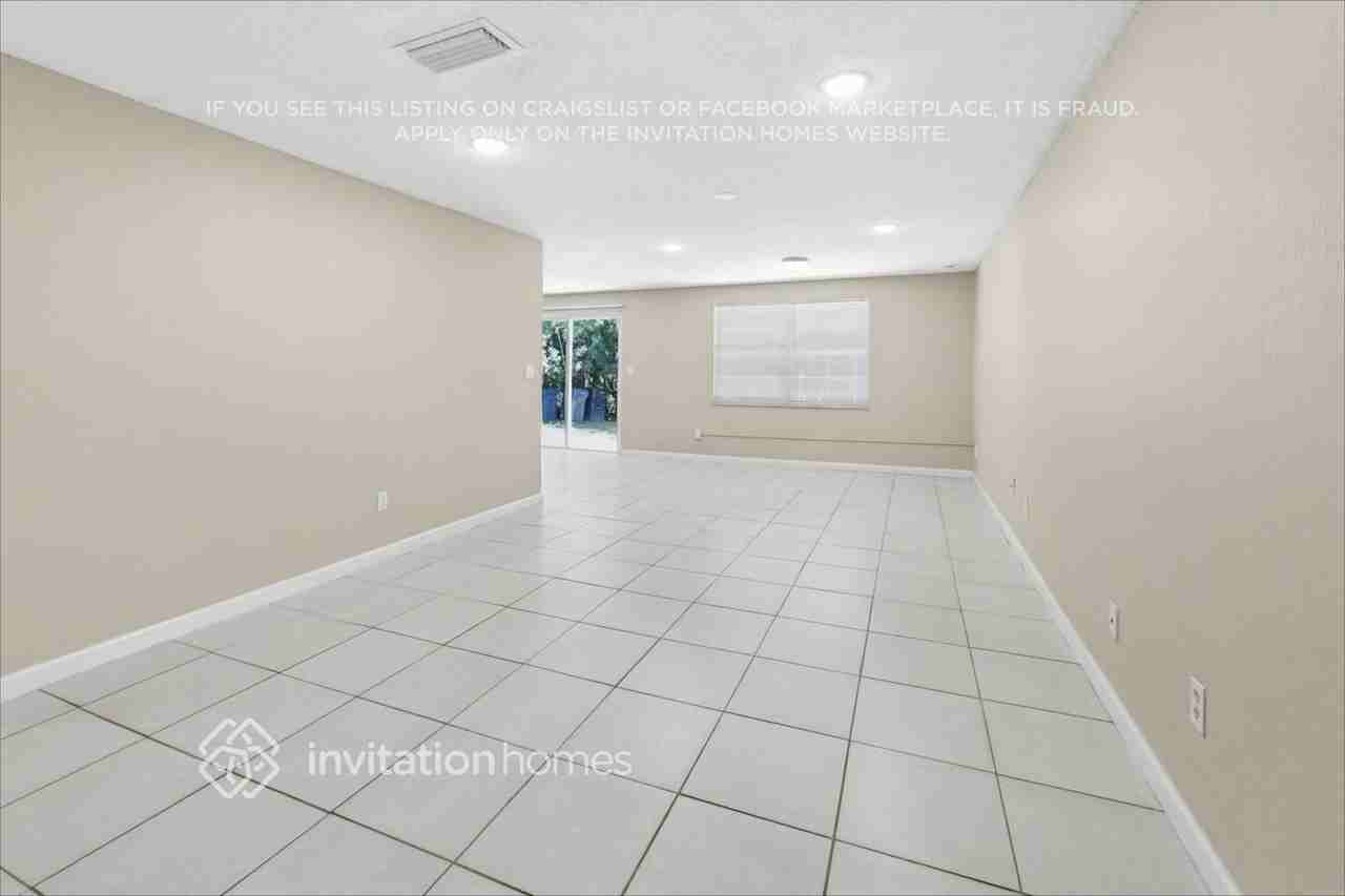 16123 Sandcrest Way - Photo 5 of 19