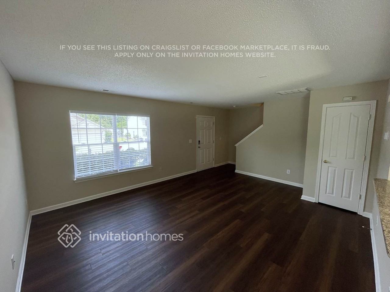 8142 Chatham Oaks Dr - Photo 2 of 18