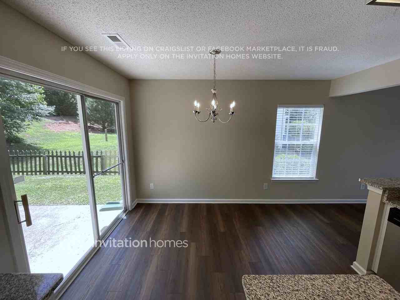 8142 Chatham Oaks Dr - Photo 4 of 18