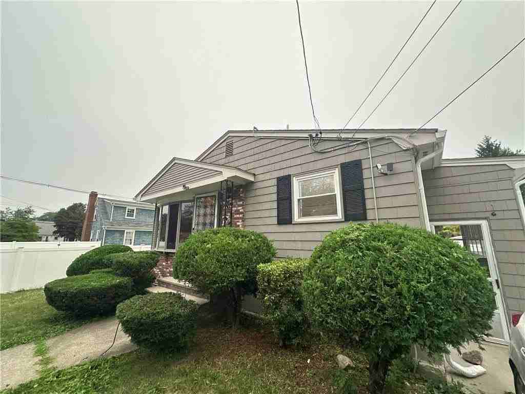 8 Ashby St - Photo 2 of 33