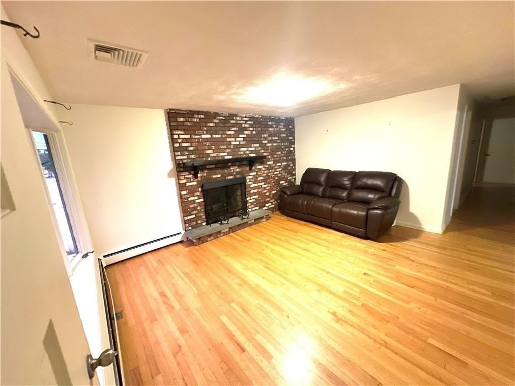 8 Ashby St - Photo 4 of 33