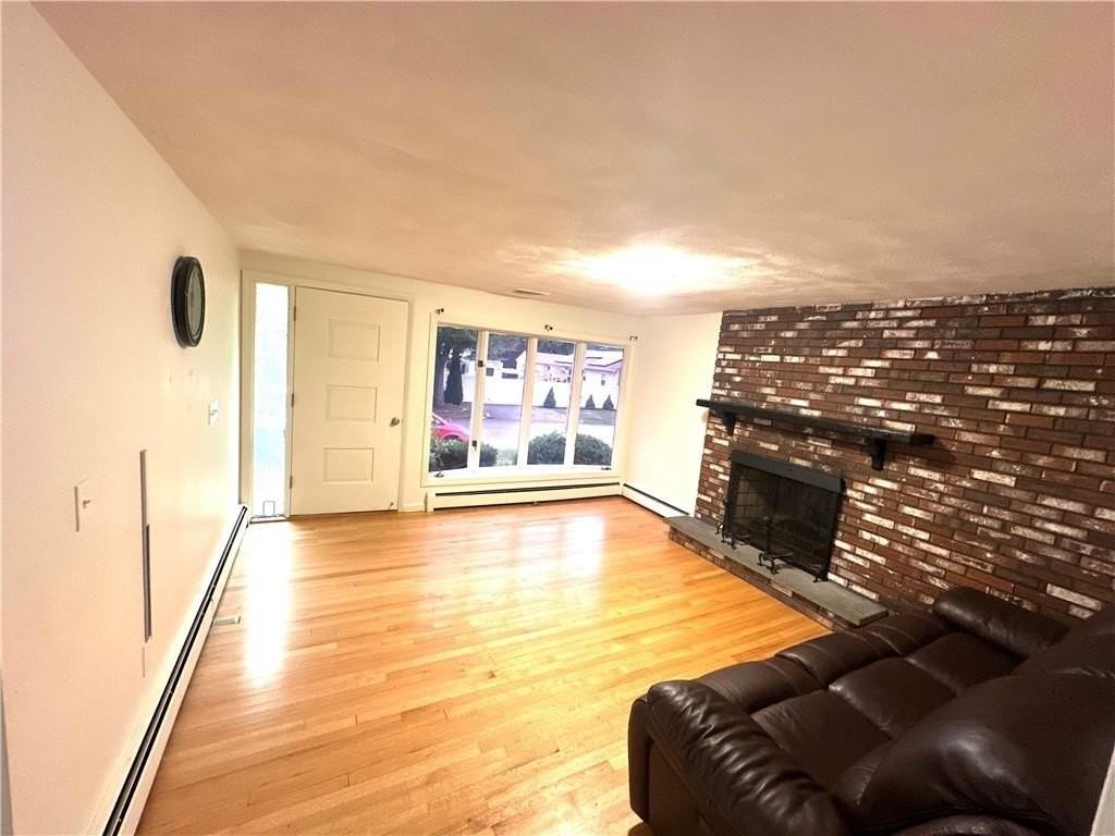 8 Ashby St - Photo 5 of 33