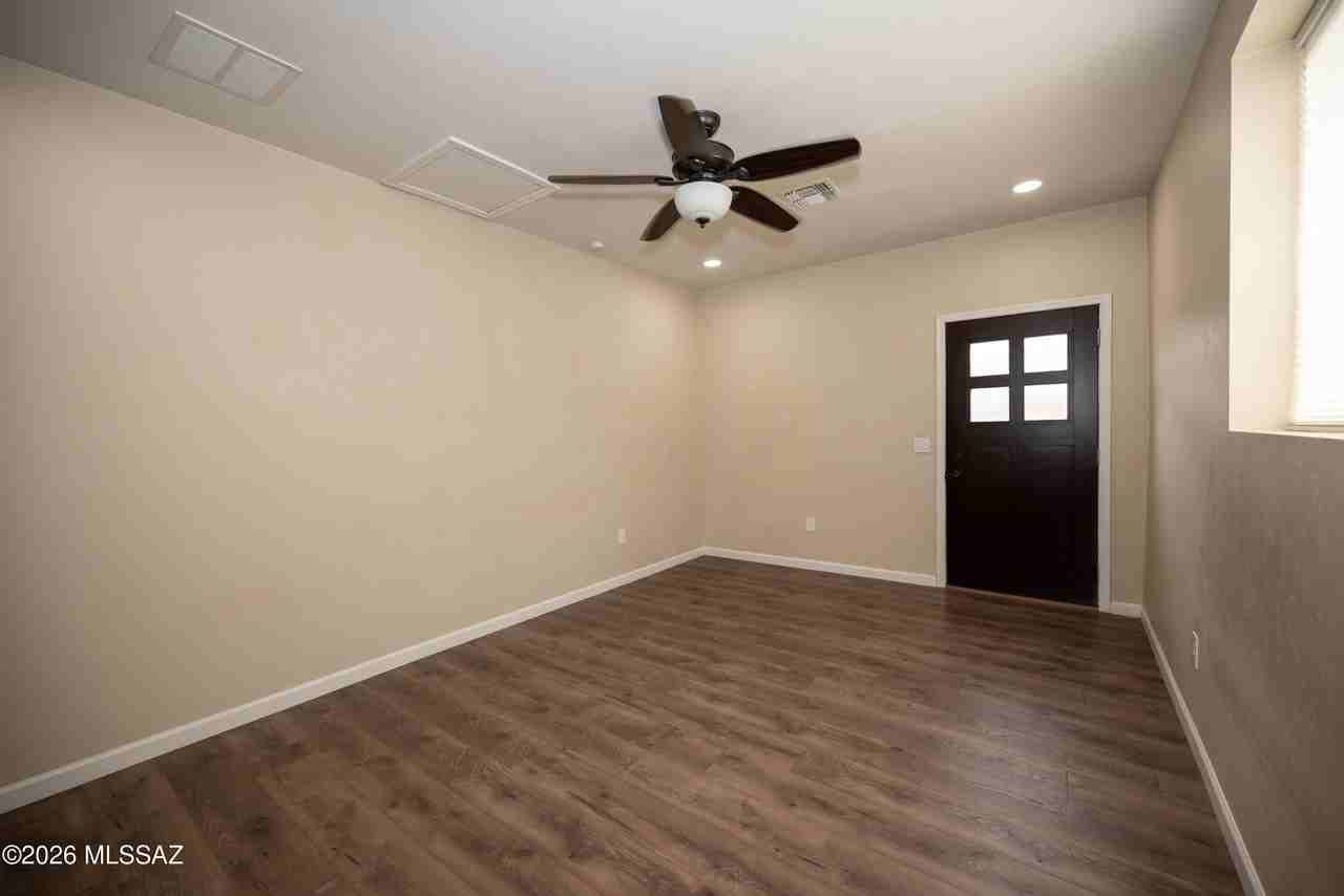 2217 E Silver St - Photo 6 of 26
