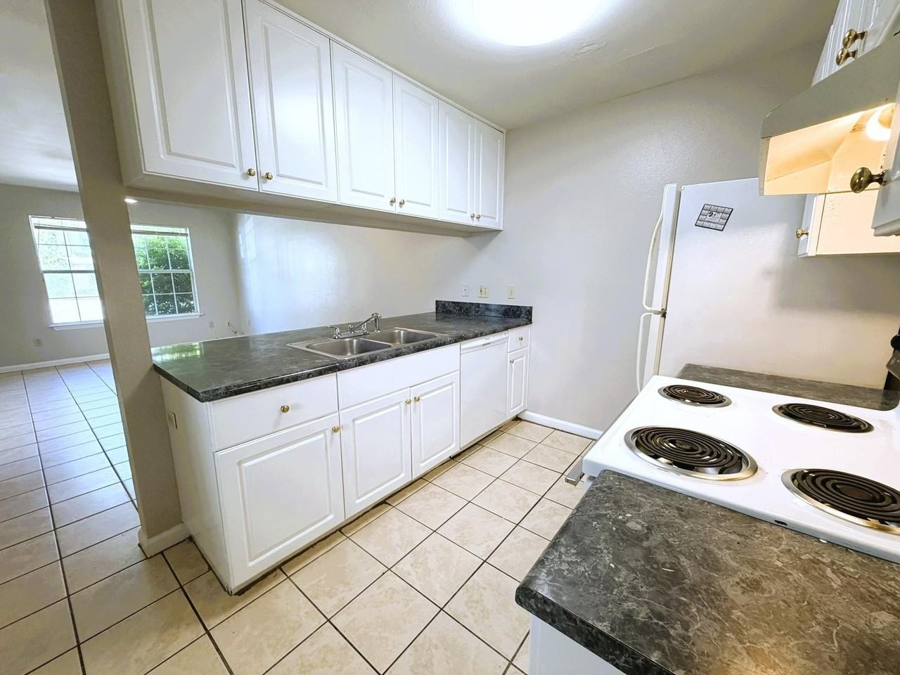 2708 Tess Cir - Photo 5 of 19