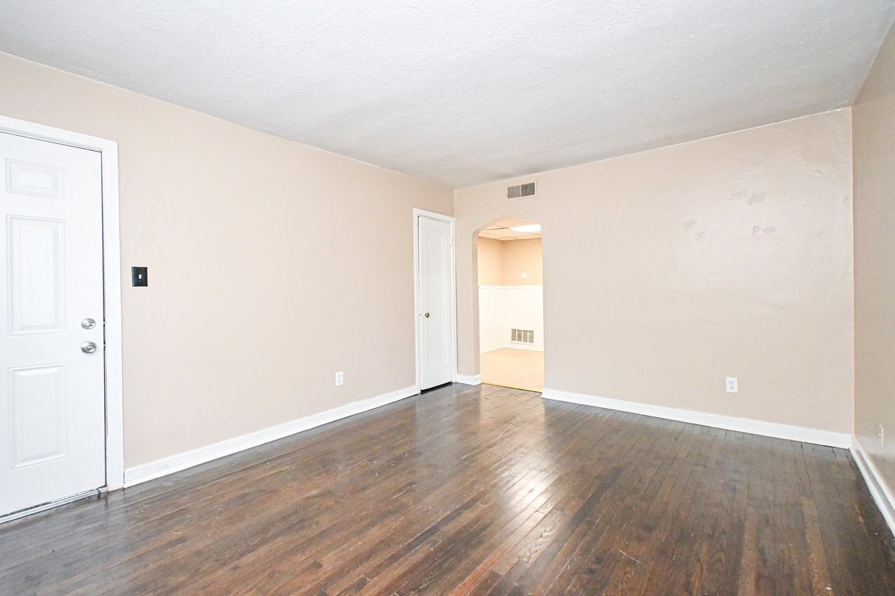 3042 Percy Ave #2 - Photo 4 of 19