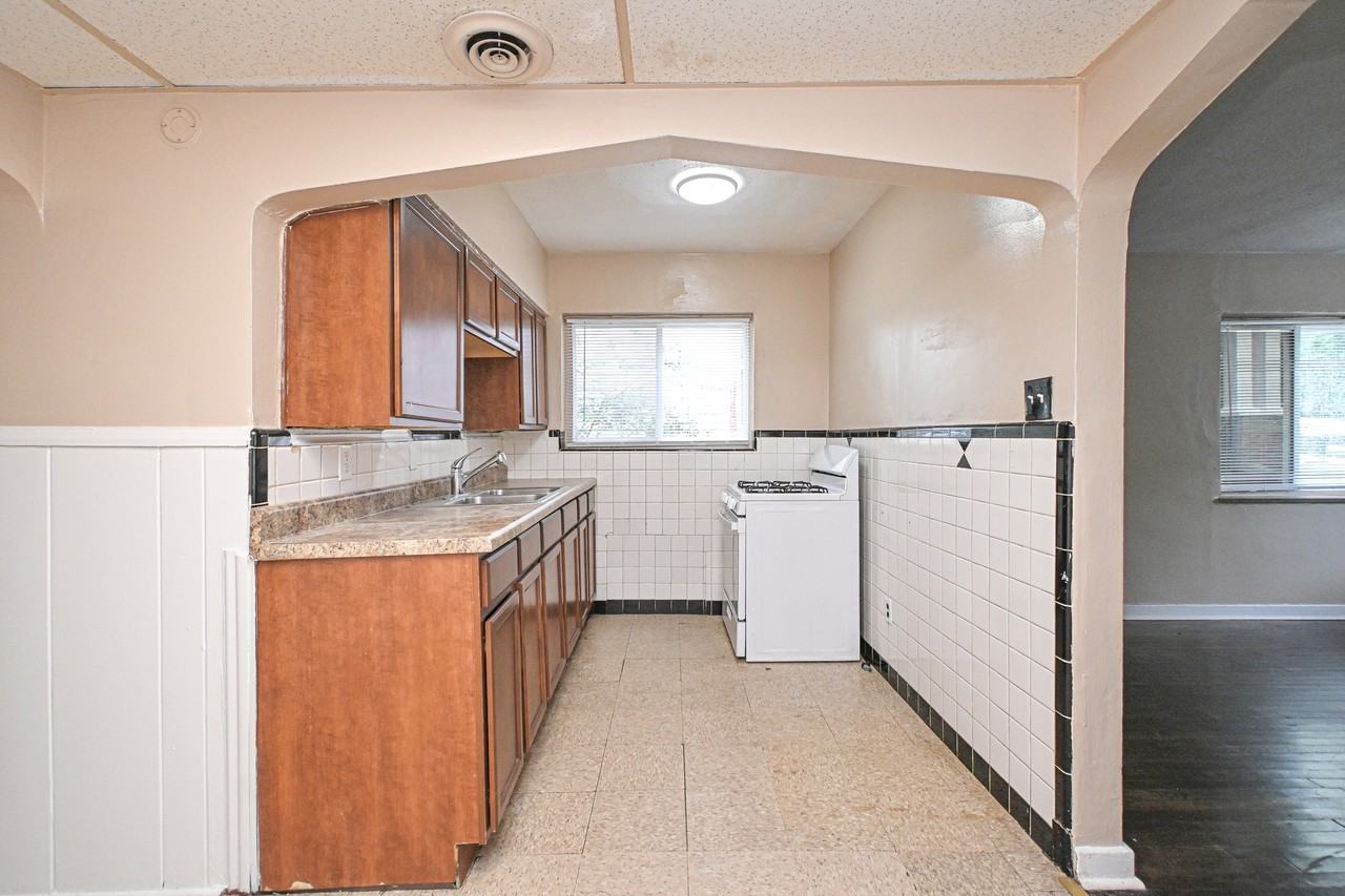 3042 Percy Ave #2 - Photo 5 of 19