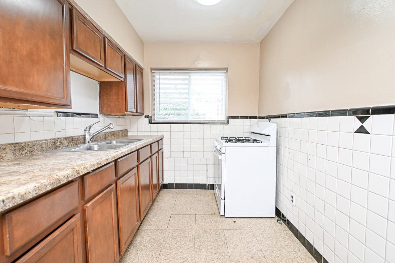3042 Percy Ave #2 - Photo 7 of 19